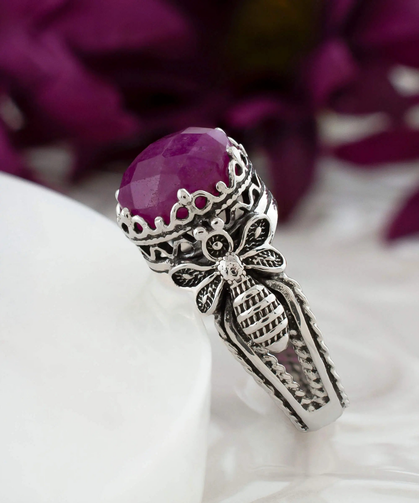 FiligranIst - Ruby Corundum Gemstone Bee Filigree Silver Cocktail Ring