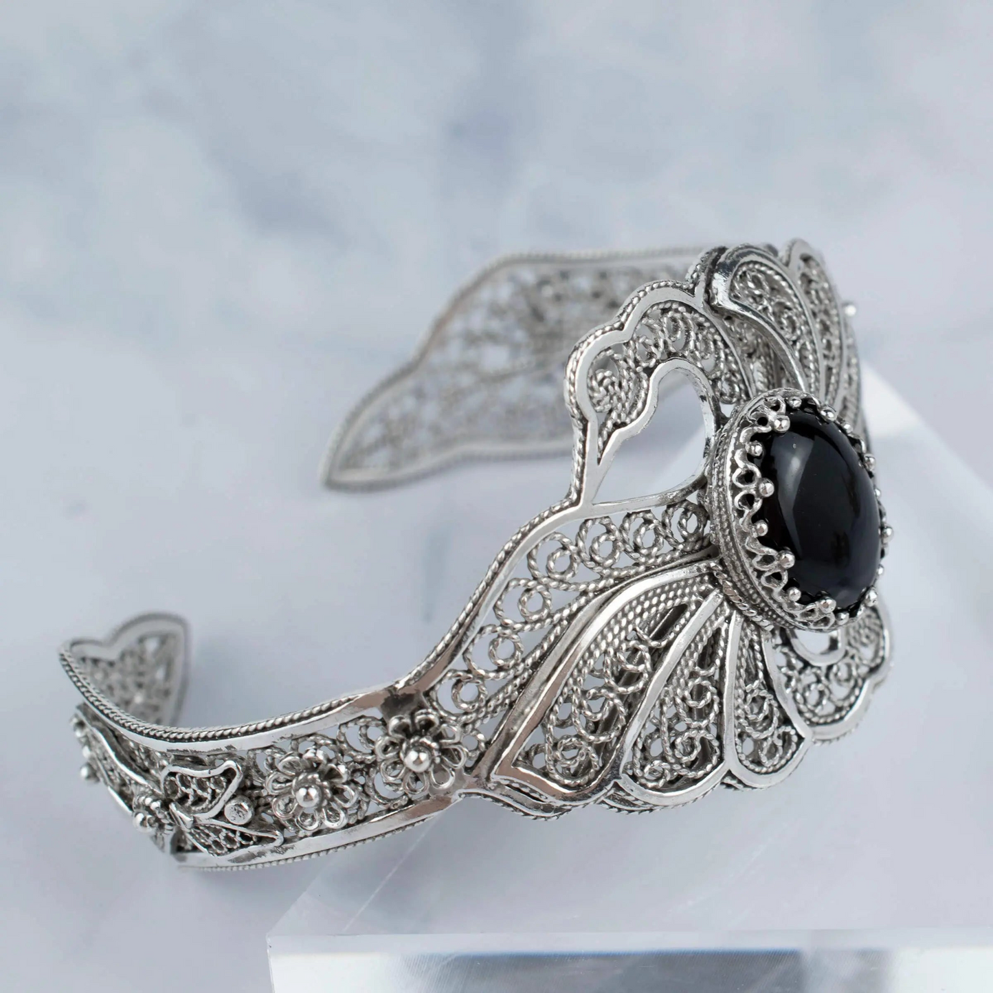 FiligranIst - Filigree Art Black Onyx Gemstone Double Swan Figured Women Silver Cuff Bracelet