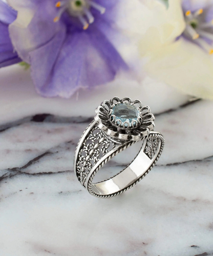 FiligranIst - Daisy Figured Blue Topaz Gemstone Silver Cocktail Ring