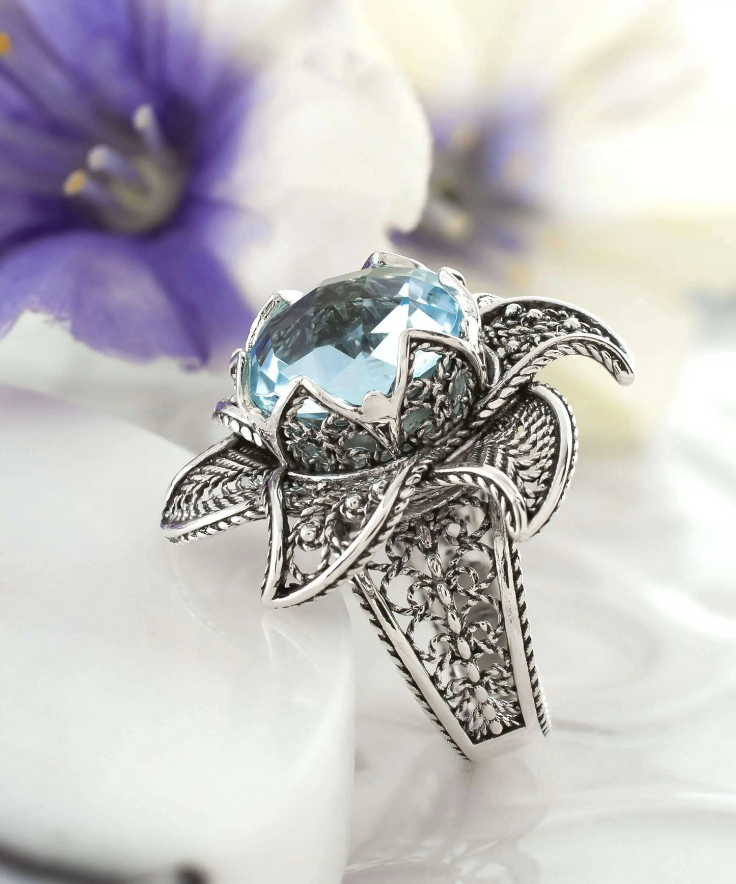 FiligranIst - Lotus Flower Blue Topaz Women's Silver Ring