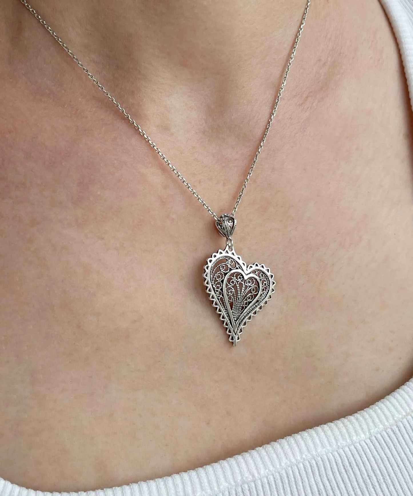 FiligranIst - Handcrafted Filigree Asymmetric Heart Silver Pendant Necklace