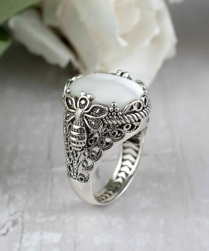 FiligranIst - Sterling Silver Queen Bee and Mother of Pearl Statement Ring