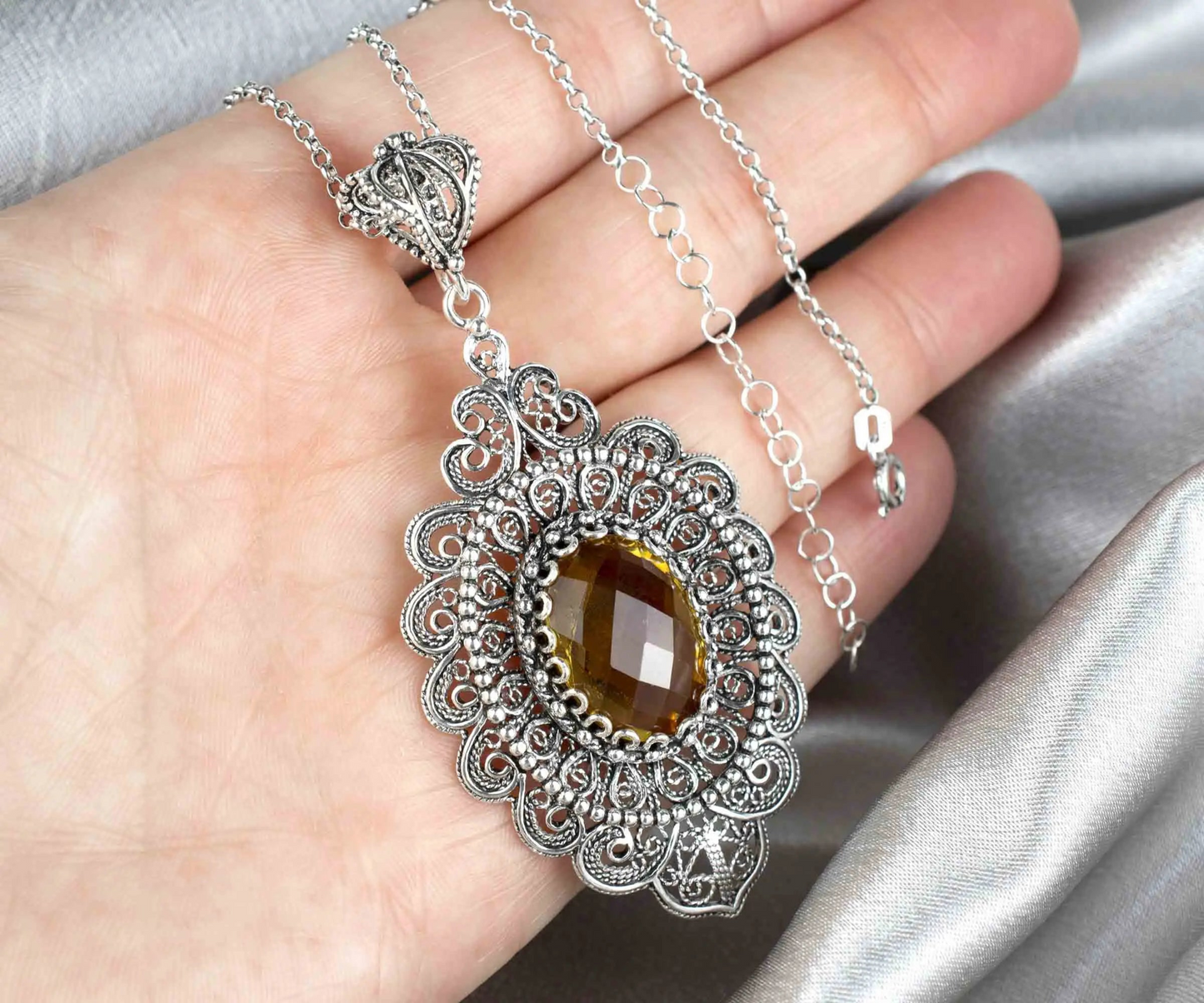 FiligranIst - Filigree Art Alexandrite Gemstone Floral Figured Women Silver Oval Pendant Necklace