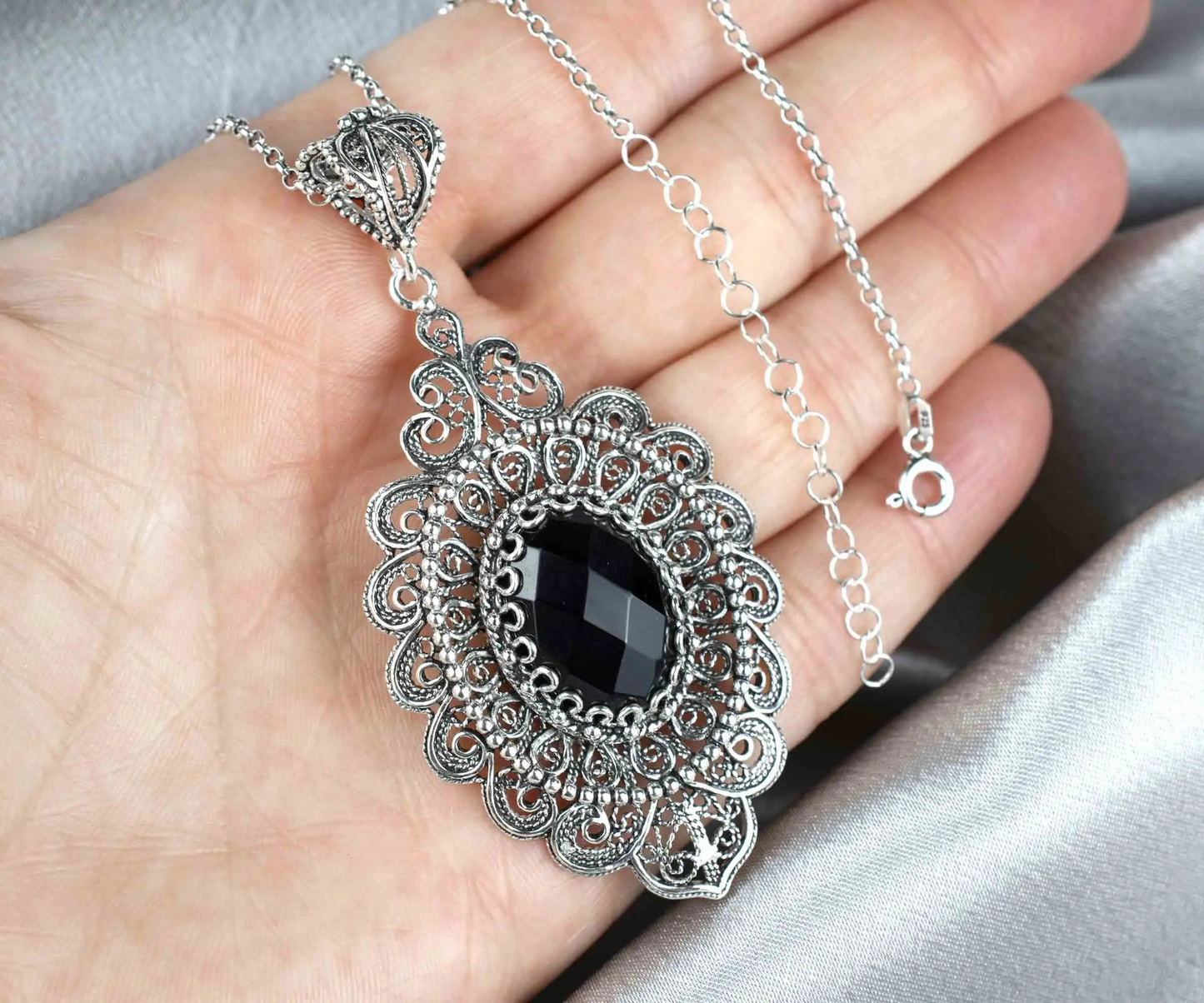 FiligranIst - Filigree Art Black Onyx Floral Women's Silver Pendant Necklace