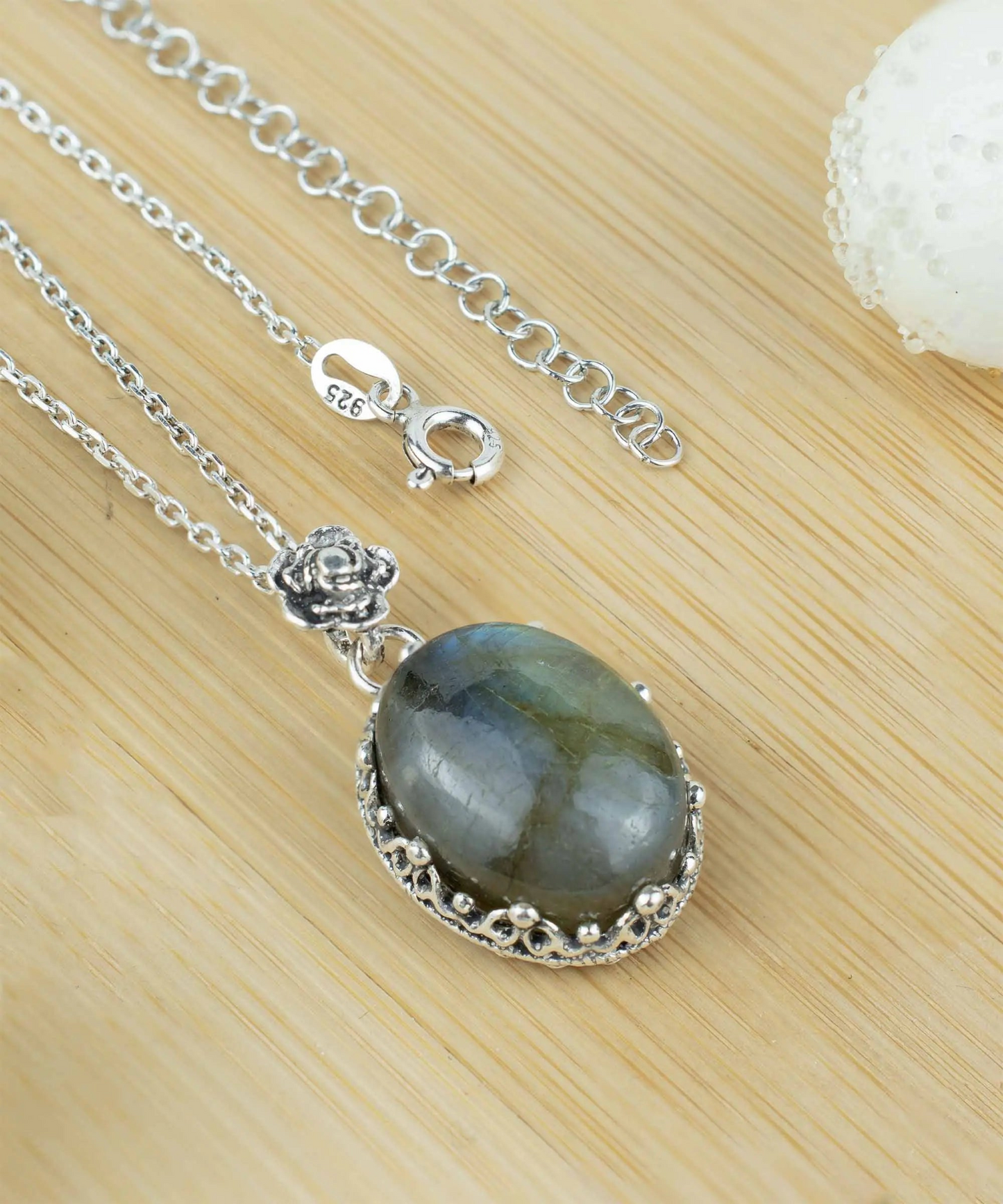 FiligranIst - Silver Labradorite Gemstone Filigree Pendant Necklace