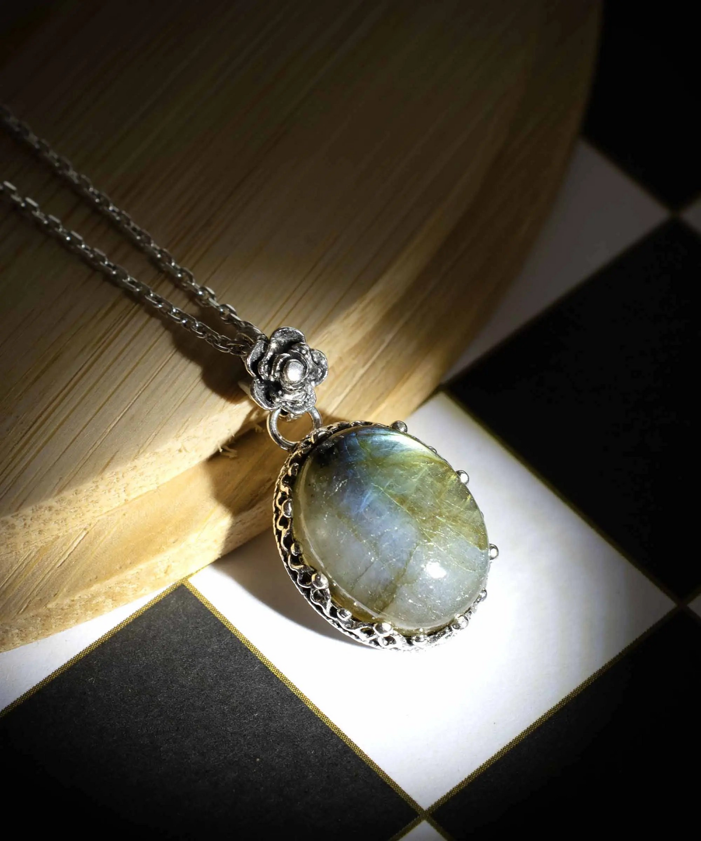 FiligranIst - Silver Labradorite Gemstone Filigree Pendant Necklace