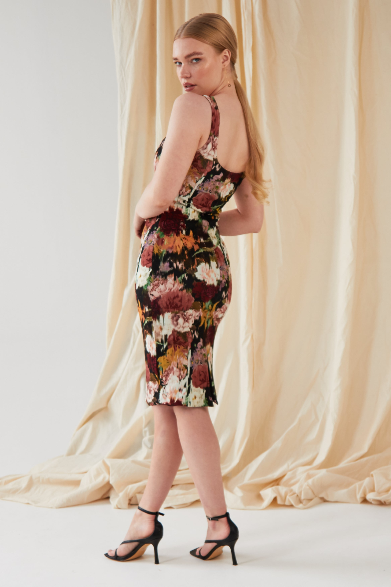 Sarvin Sophia Sleeveless Floral Bodycon Dress